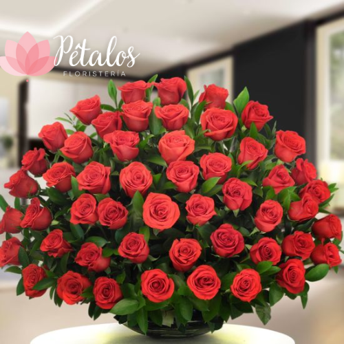 Detalle Floral con 100 Rosas Rojas