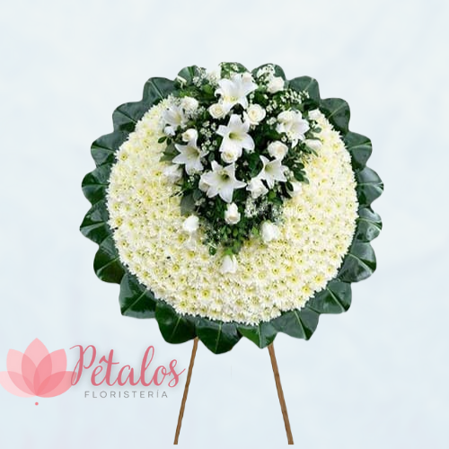 Corona de rosas blancas con decoración morada/blanca